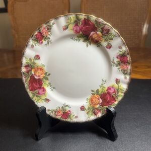 Royal Albert Old Country Rose 6 3/8 in. Salad / Bread Plates MINT